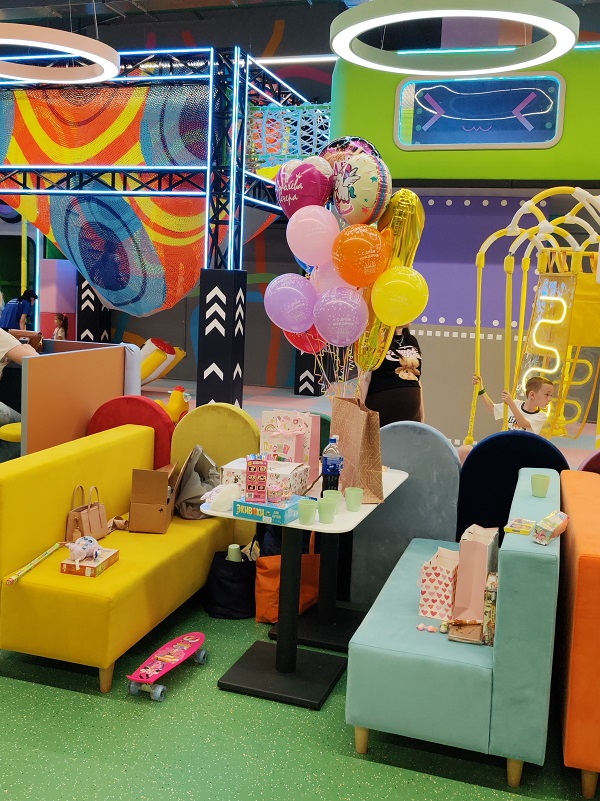 День рождения в Банана Сити в Першы