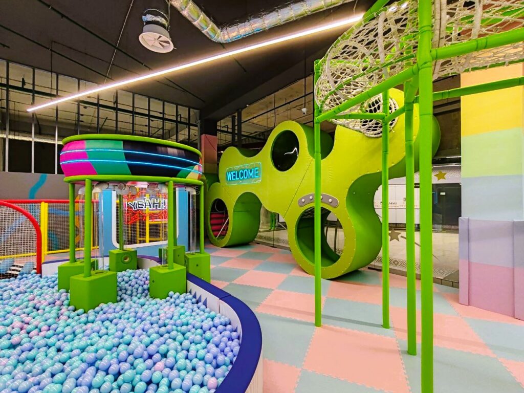 Маленький бассейн с шариками Детская площадка в ТЦ Першы Минск