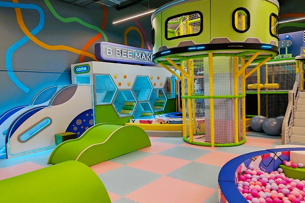 Лабиринт в Банана Сити Банана Сити в центре Першы