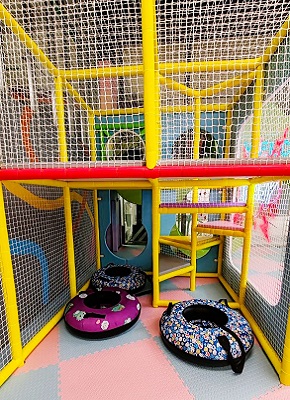 Сетчатый лабиринт вдоль всего центра лабиринт сетка минск